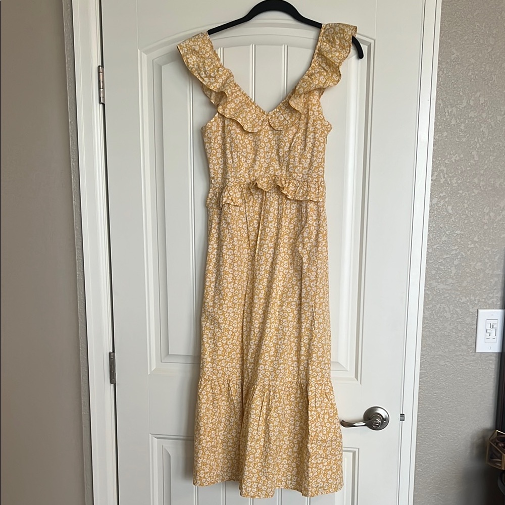Jcrew v neck size 2 Floral Yellow Ruffle midi Dress